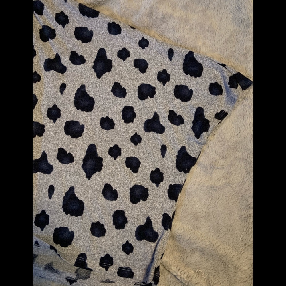 Asymmetrical animal print top - Picture 2 of 4
